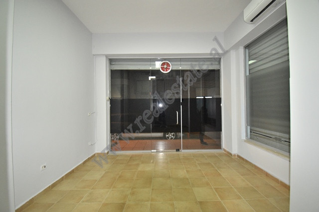 Dyqan me qira prane rruges Fortuzi ne Tirane